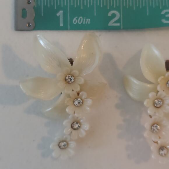 Vintage Floral Climber Earring Cream Ivory Rhinestone Clip‎ On - Picture 7 of 7